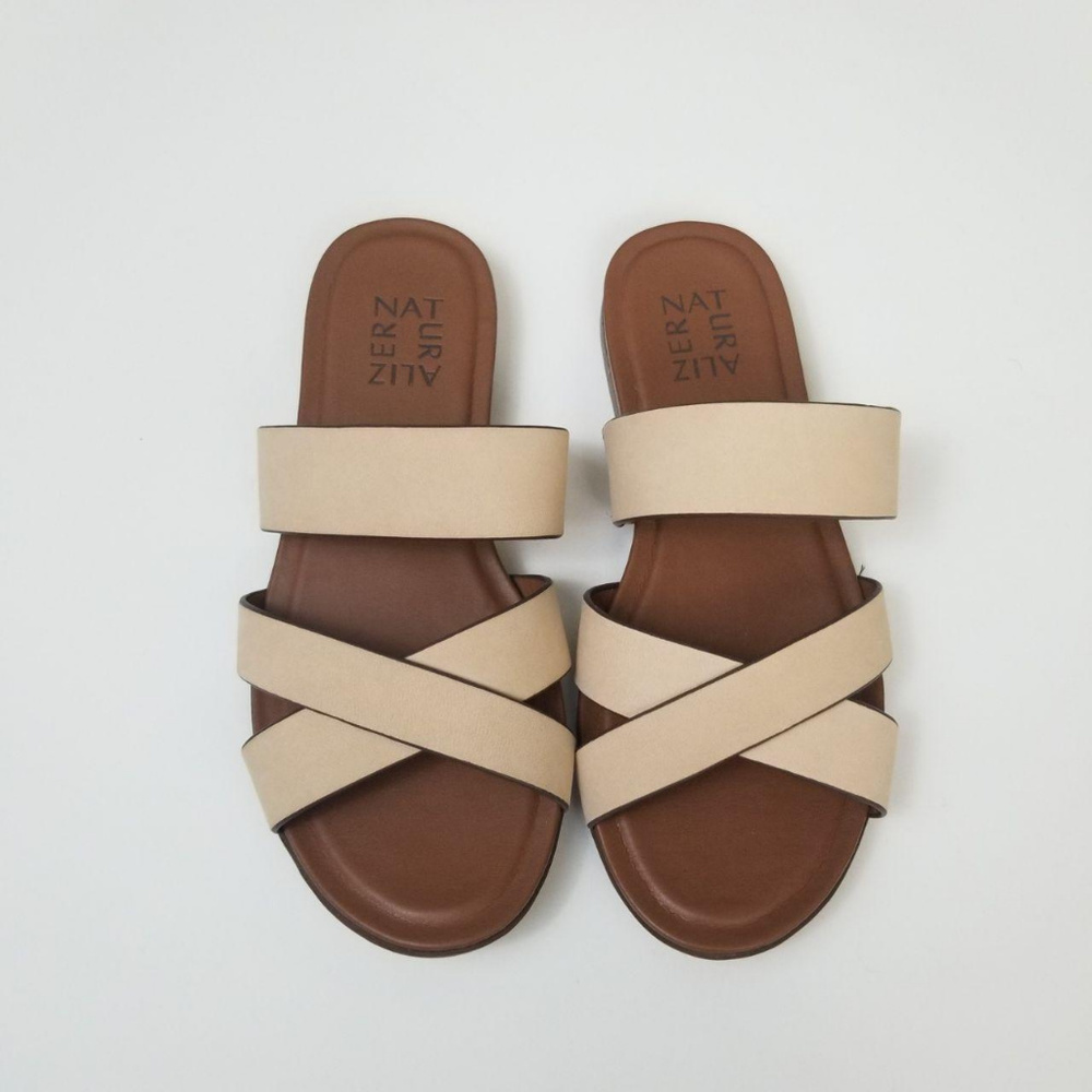 Naturalizer l Soft Nude Leather Sandals